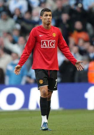 太阳报：森林后卫埃纳在养伤期间和其他球员的女友谈恋爱（太阳报称：森林后卫埃纳伤停期间疑与其他球员的女友相恋）