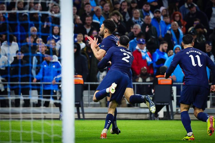 状态良好！湖人虽落败，但是詹姆斯三项数据全场最佳（湖人惜败，詹姆斯三项数据领跑全场）