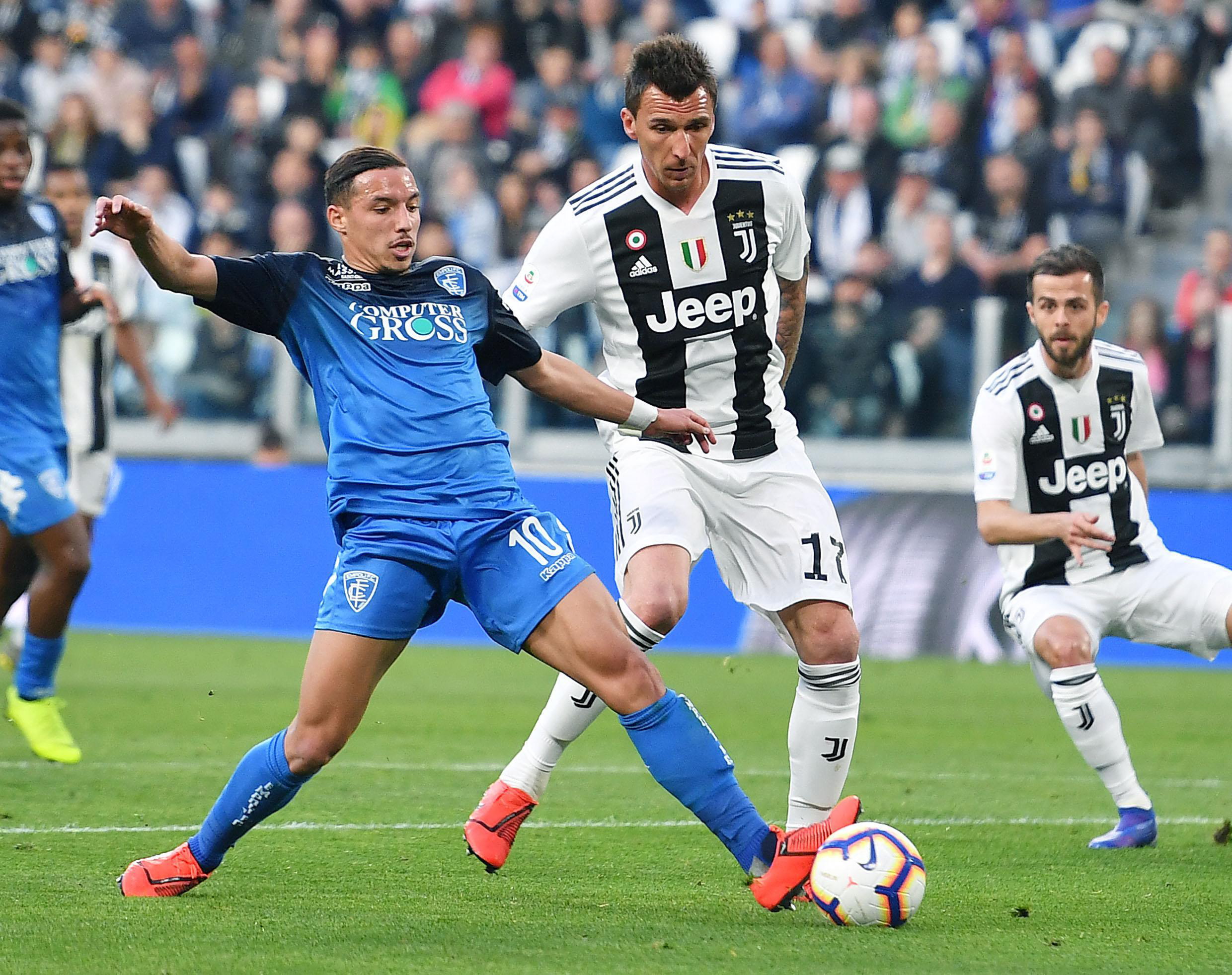 多特年轻前锋一战成名（多特新星前锋一战打响名号）