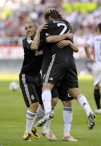 21世纪五大联赛出场时间：C罗75927分钟居首，梅西70022分钟第三（21世纪五大联赛出场时长榜：C罗以75927分钟领跑，梅西70022分钟位列第三）