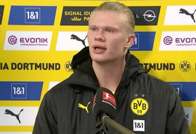 弗赖堡的文森佐·格拉菲诺（32岁）在打破俱乐部德甲进球纪录时向尼尔斯·彼得森致敬（弗赖堡32岁前锋文森佐·格拉菲诺破队史德甲进球纪录，致敬尼尔斯·彼得森）