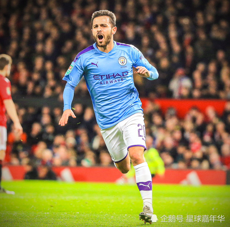 AC米兰1-0登顶意甲！38岁名将却抢走风头，带队12场不败紧追榜首（AC米兰1-0登顶意甲，豪取12场不败！38岁名将抢尽风头）