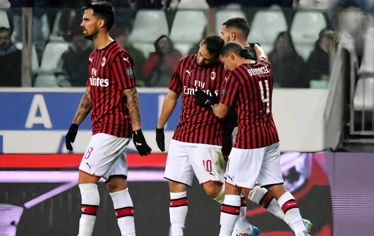 当选对阵巴黎全场最佳，诺伊尔社媒庆祝胜利：团队👊（诺伊尔对阵巴黎当选全场最佳，社媒庆胜发声：团队👊）