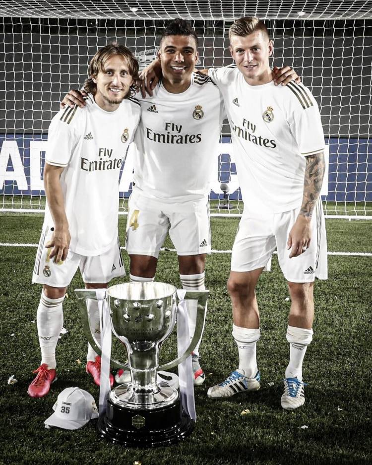 马卡：安东尼对阵里昂将首穿定制战靴，以此致敬F1巴西大奖赛（马卡：安东尼战里昂将首次上脚定制球鞋，致敬F1巴西大奖赛）