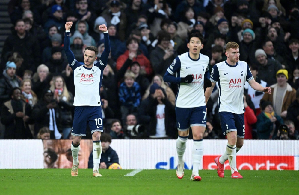 斯帕伊奇庆祝足协杯夺冠：为奖杯感到自豪，更为球队感到骄傲（斯帕伊奇欢庆足协杯封王：奖杯值得自豪，球队更令他骄傲）