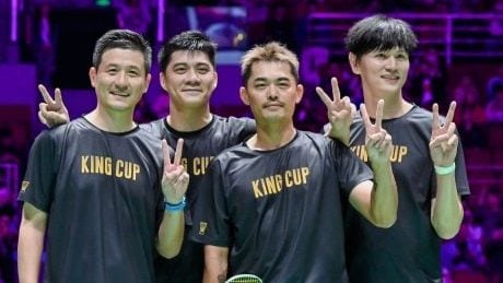 国安备战足协杯决赛，法比奥入选，韩佳奇随队助战，球队士气高昂。（国安剑指足协杯决赛：法比奥入列，韩佳奇随队压阵，士气如虹）