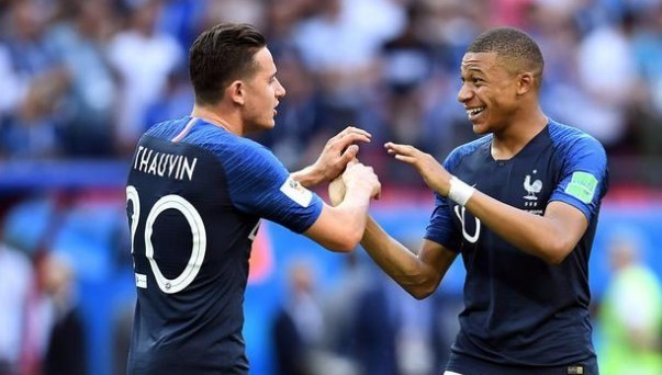 杜兰特中投命中，比赛节奏被点燃（杜兰特中距离跳投命中，比赛节奏瞬间提速）