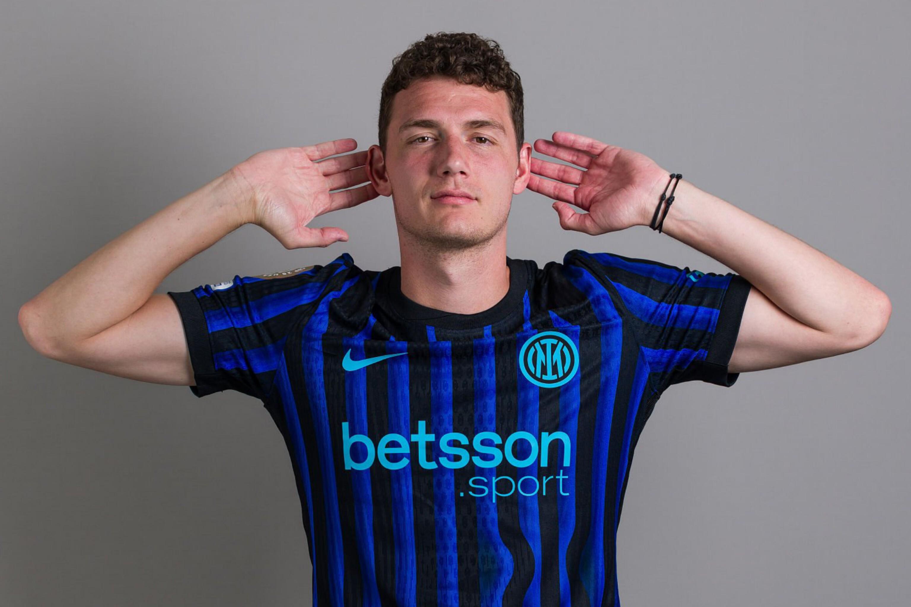 年薪2亿年薪，转会费将超过5300万！沙特不放弃萨拉赫，新月最可能出手（沙特仍不放弃萨拉赫：年薪或达2亿，转会费超5300万，新月最可能出手）