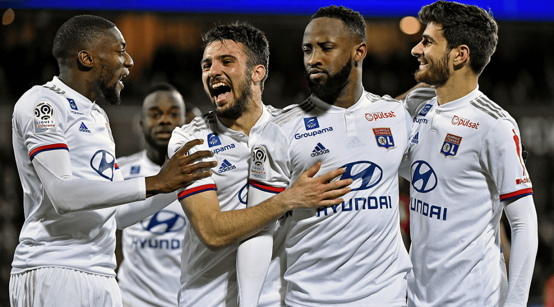 全市场：尤文与那不勒斯对格雷茨卡有意，正关注其续约情况（全市场：尤文与那不勒斯对格雷茨卡感兴趣，密切关注其续约动向）