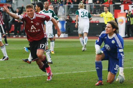 队记：鹈鹕不会草率地接受锡安报价，交易或要等到明年休赛期（随队记者：鹈鹕对锡安报价不急于拍板，交易或将推迟至明年休赛期）