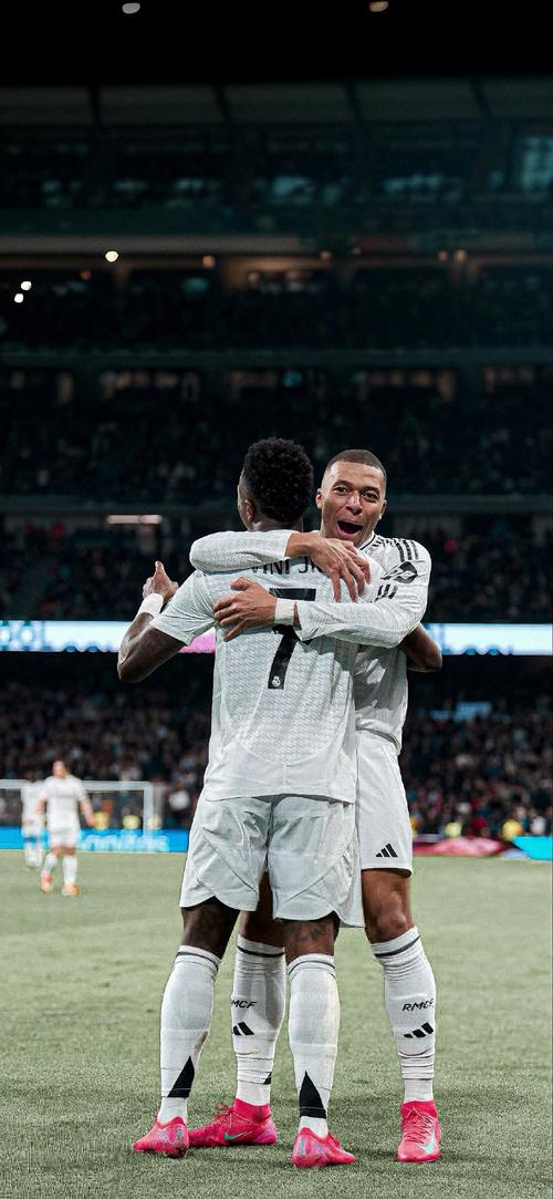 米兰客战拉齐奥：莱奥领衔，亚沙里、里奇、拉比奥出战（米兰客场挑战拉齐奥：莱奥领衔，亚沙里、里奇、拉比奥齐上阵）