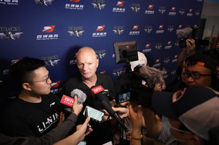 马卡：皇马患有“姆巴佩依赖症”，进攻模式重复且单一（马卡报：皇马过度依赖姆巴佩，进攻套路单一且雷同）