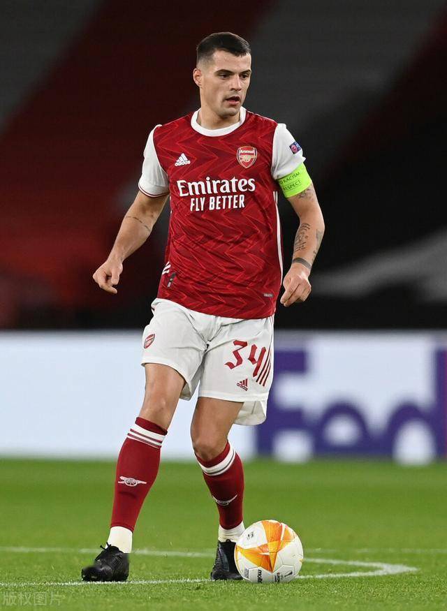 记者：巴萨应将内马尔天价转会费进行长线投资，但被瞬间挥霍（记者：巴萨本可将内马尔天价转会收入用于长期布局，却被迅速花光）