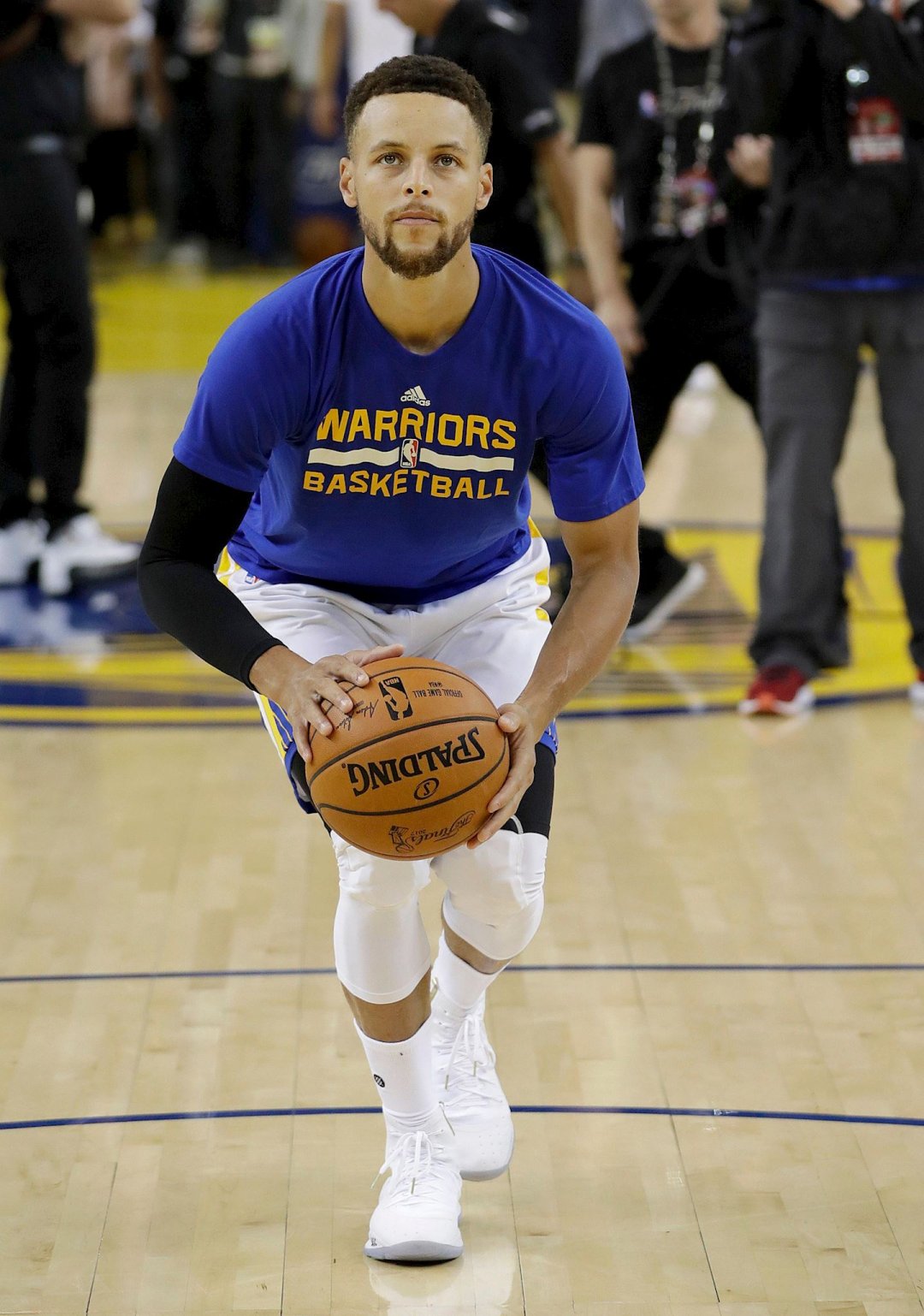 朝着复出迈进！诺伊尔今日恢复有球训练.